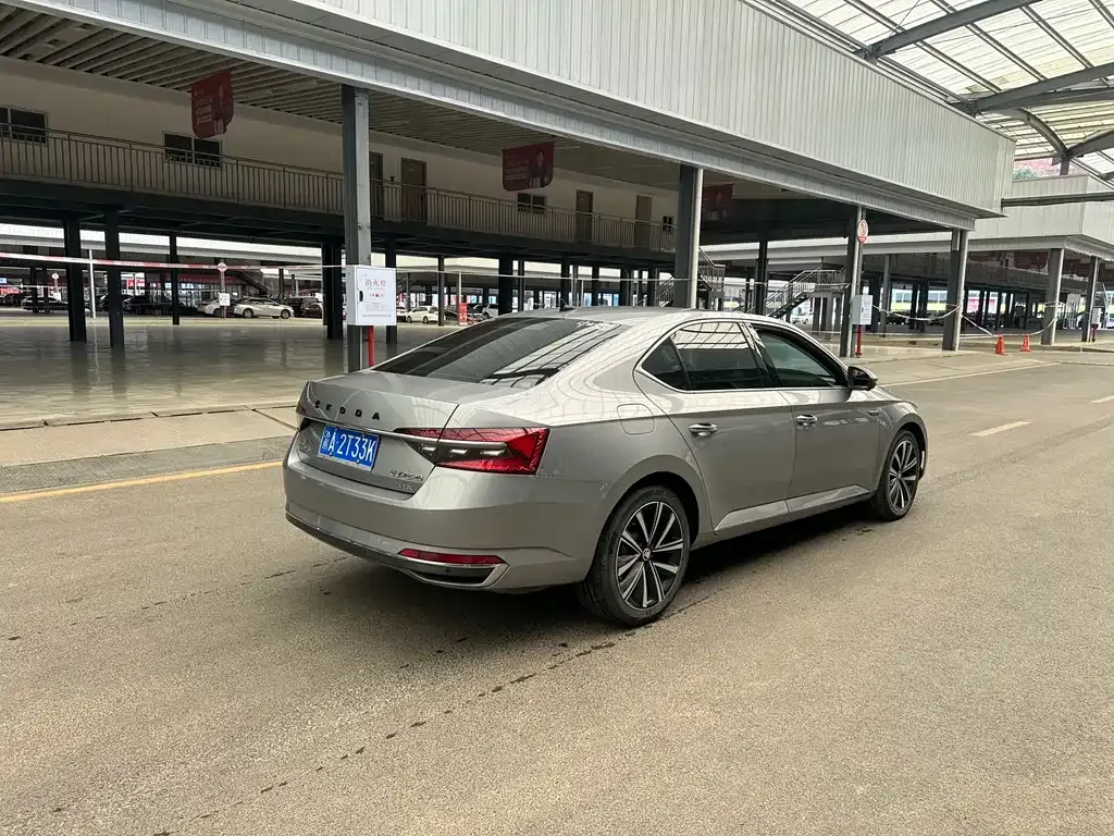 Skoda Superb — фото 10