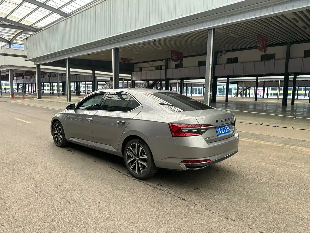 Skoda Superb — фото 8