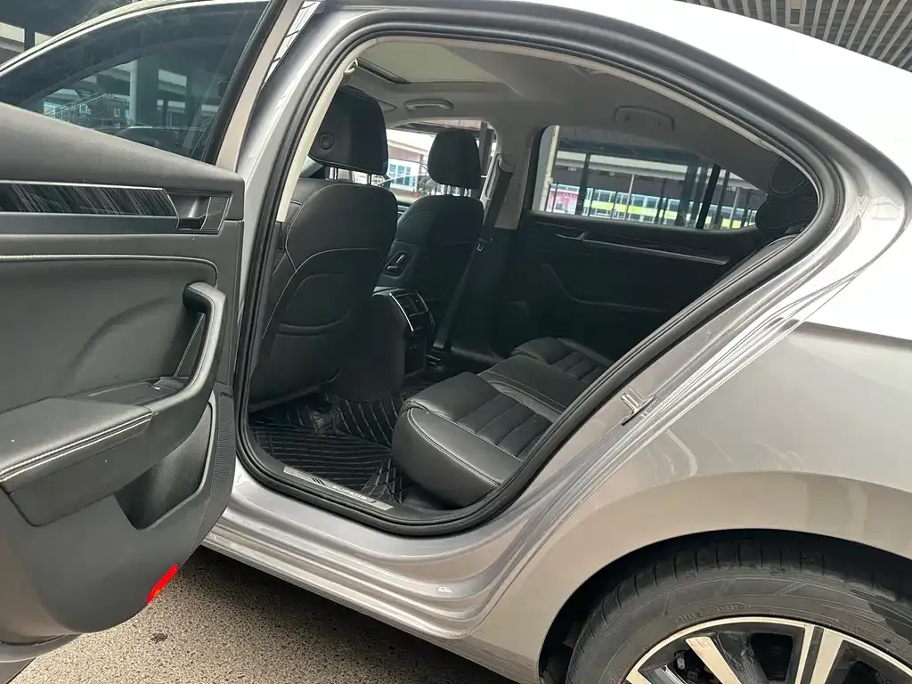 Skoda Superb — фото 5
