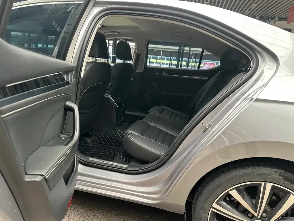 Skoda Superb — фото 2