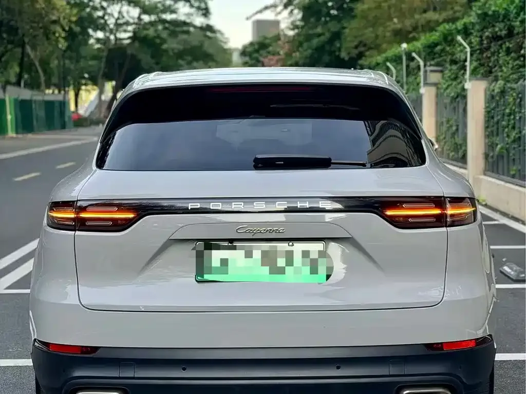 Porsche Cayenne Hybrid — фото 7