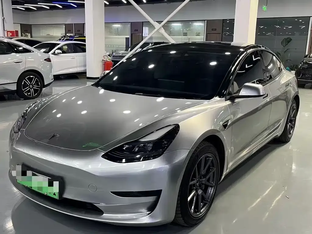 Tesla Model 3 — фото 1