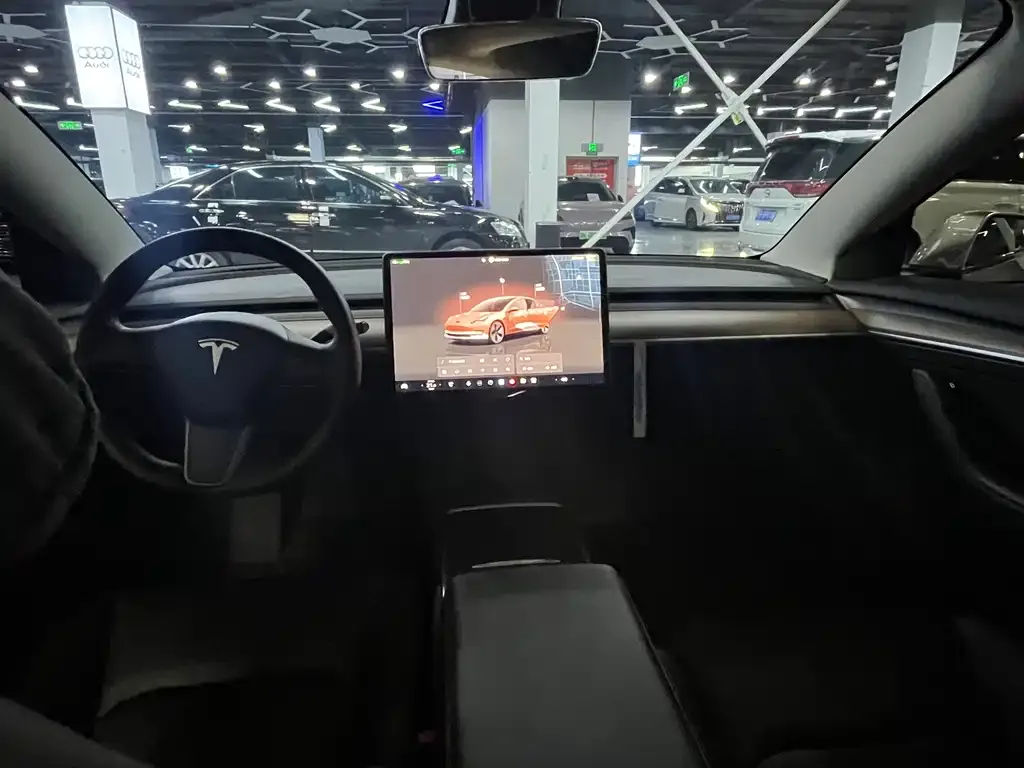 Tesla Model 3 — фото 10