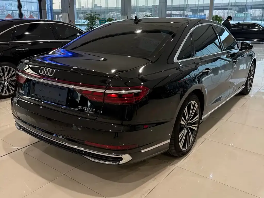 Audi A8 — фото 9