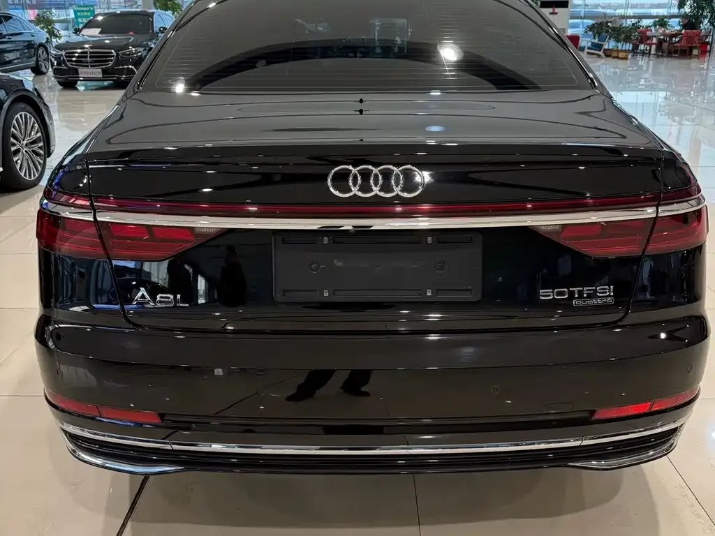 Audi A8 — фото 8