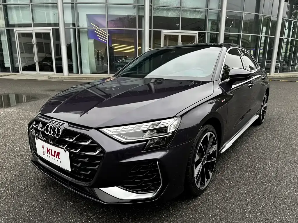 Audi A3 — фото 1