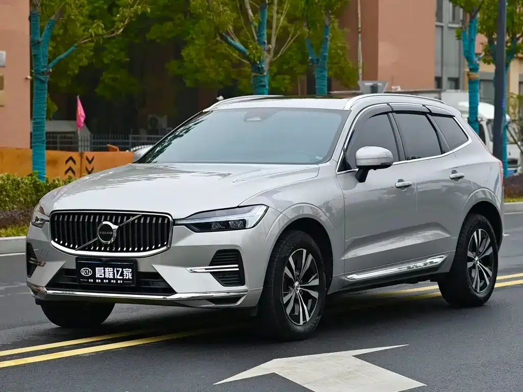 Volvo XC60 — фото 1