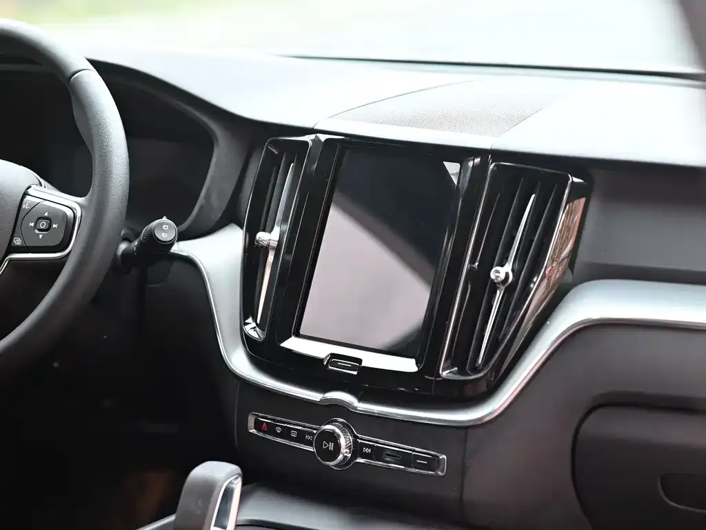 Volvo XC60 — фото 4