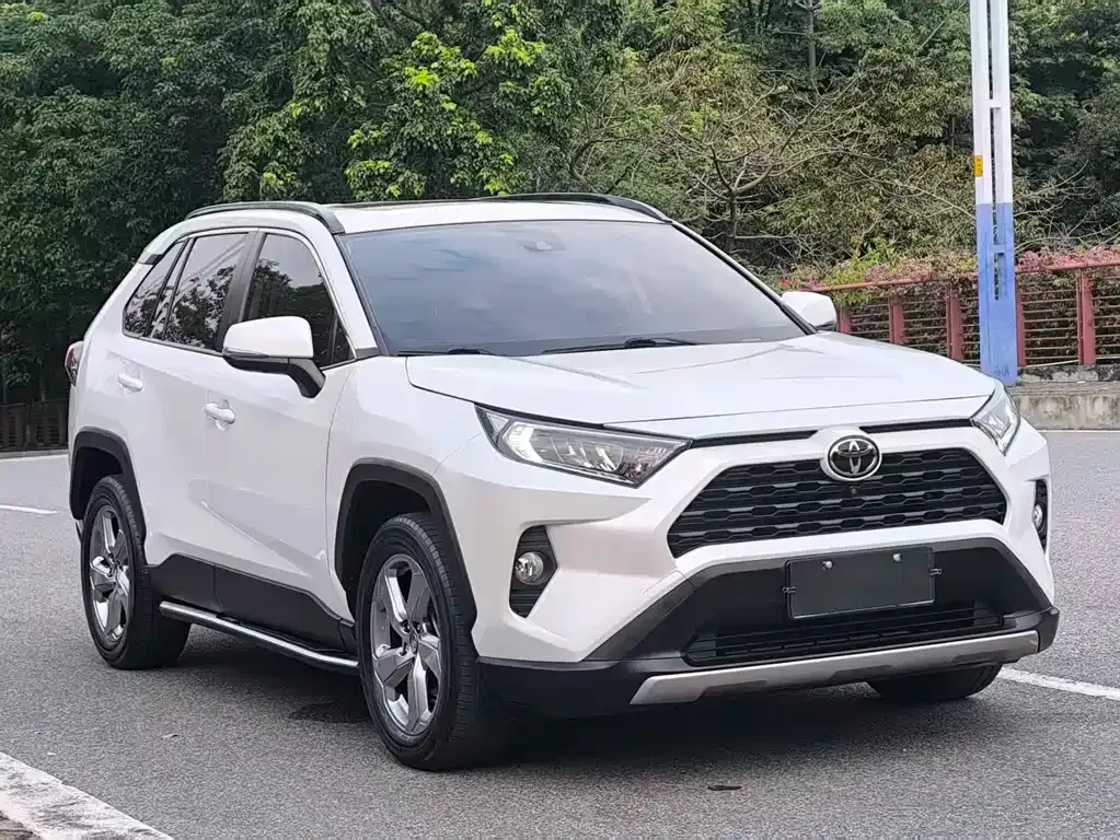 Toyota RAV4 — фото 3