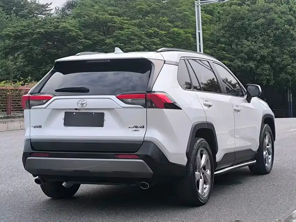 Toyota RAV4 — фото 5