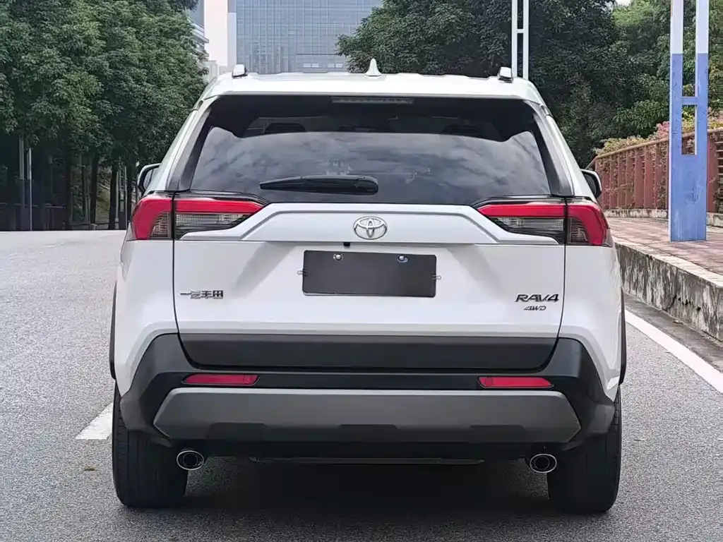 Toyota RAV4 — фото 9