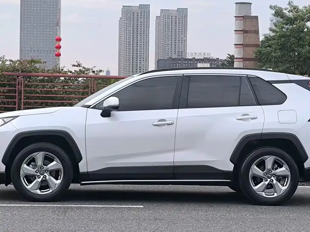 Toyota RAV4 — фото 2