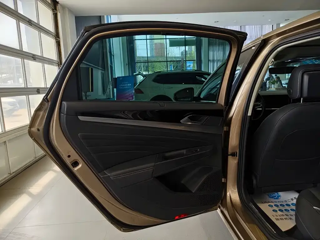 Volkswagen Passat — фото 6
