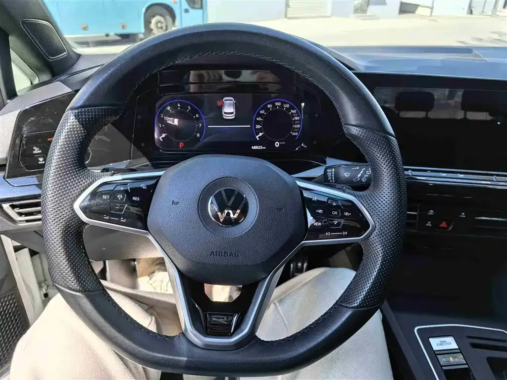 Volkswagen Golf — фото 5