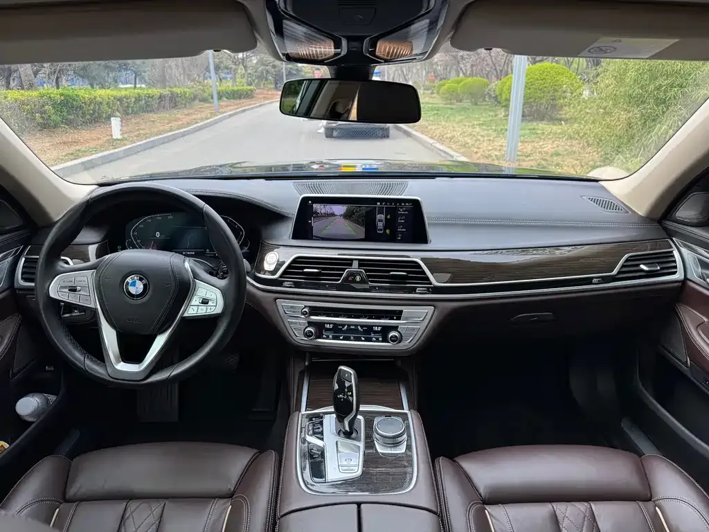 BMW 7 Series — фото 9