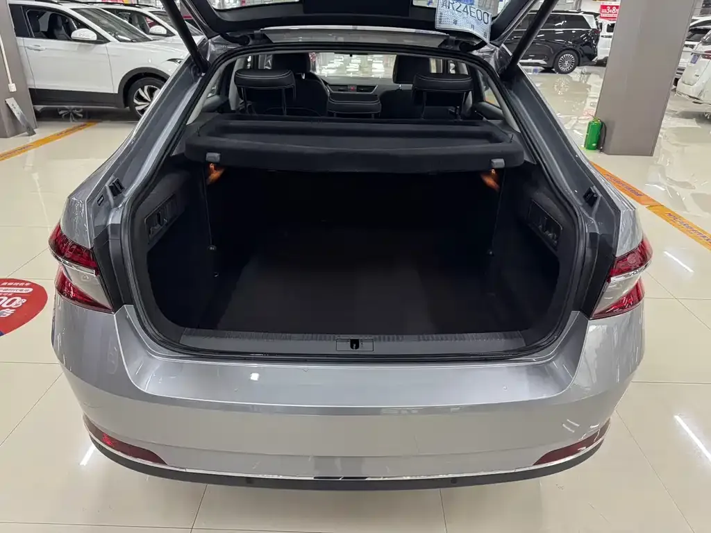 Skoda Superb 2025 из CN, фото 5