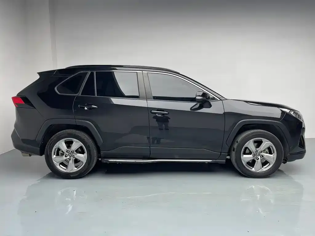 Toyota RAV4 2022 из CN, фото 2