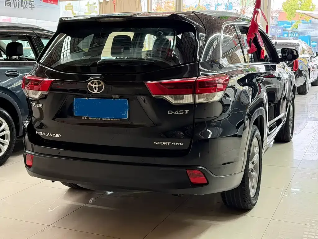 Toyota Highlander — фото 10