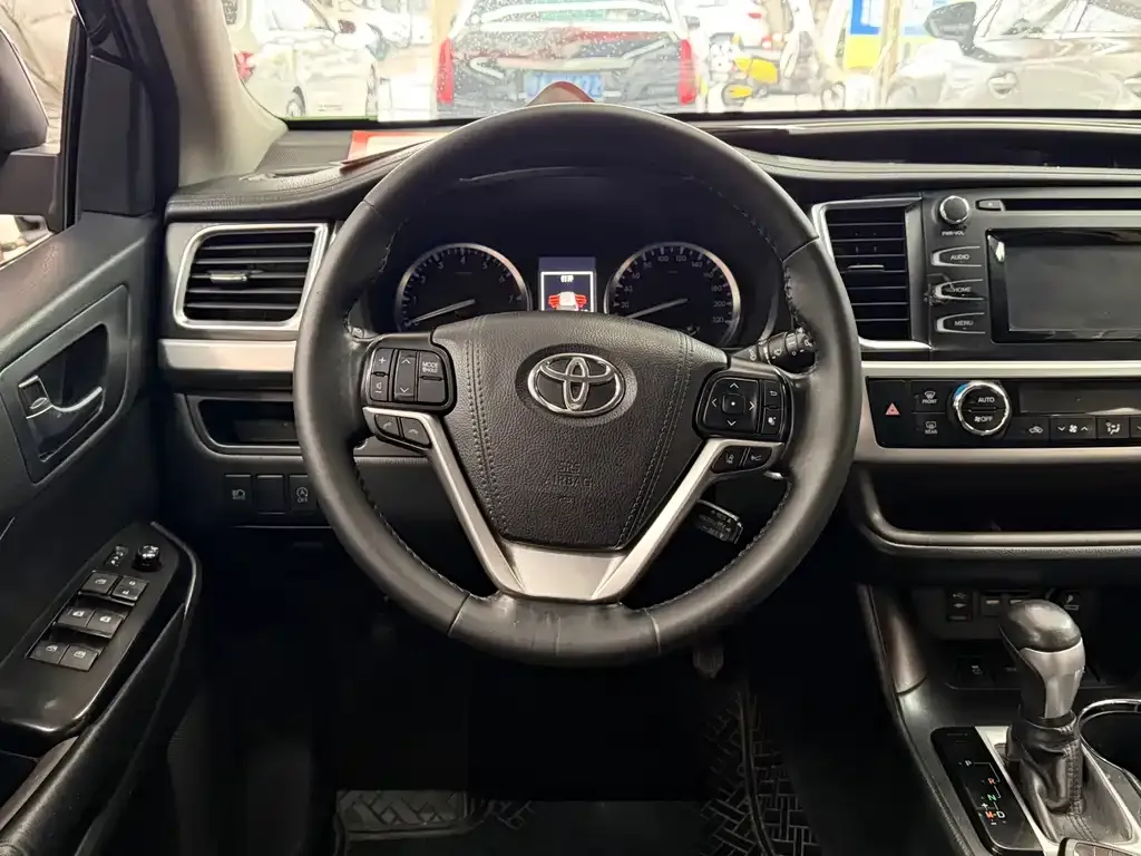 Toyota Highlander — фото 5
