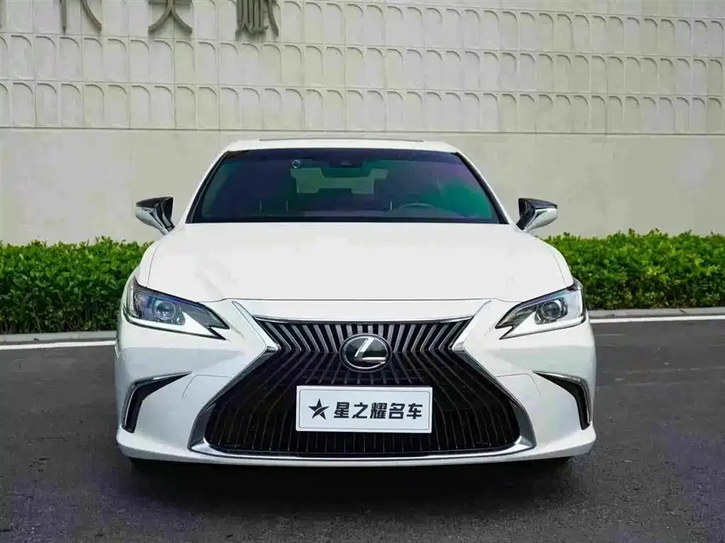 Lexus ES — фото 10