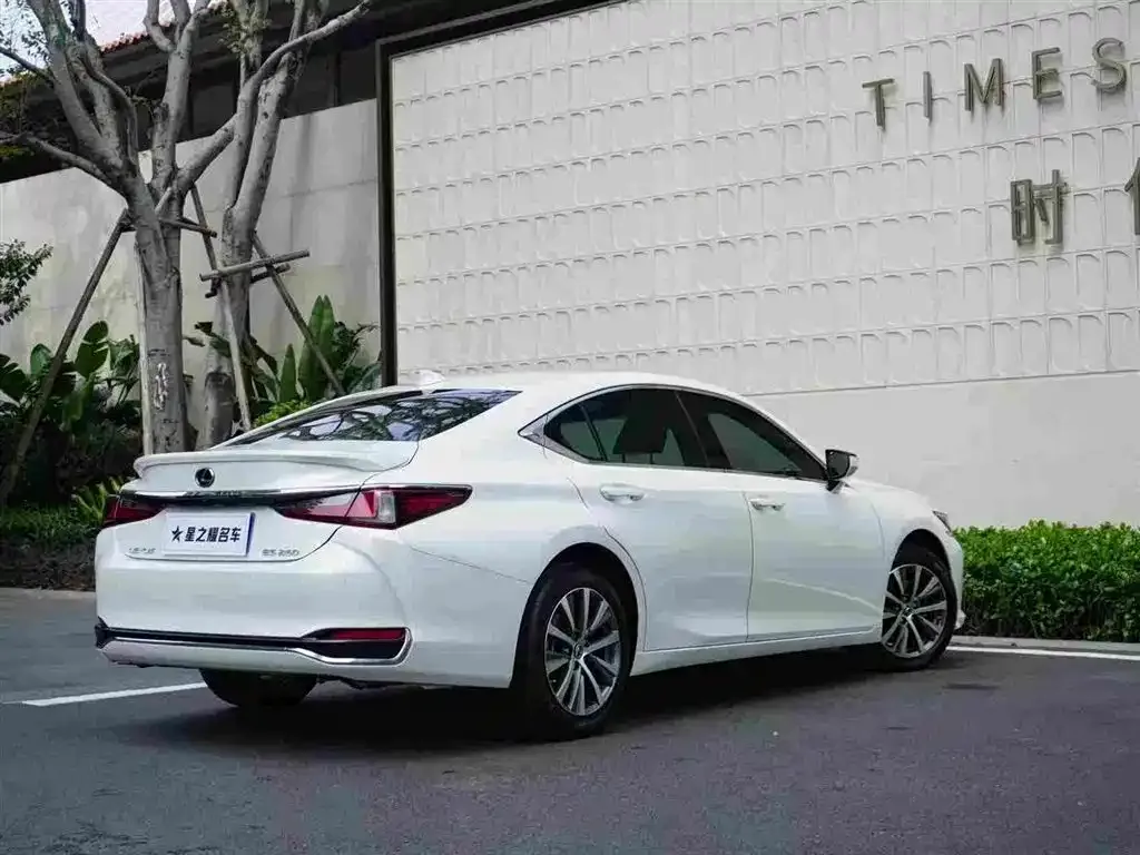 Lexus ES — фото 9