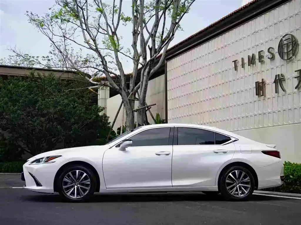 Lexus ES — фото 5