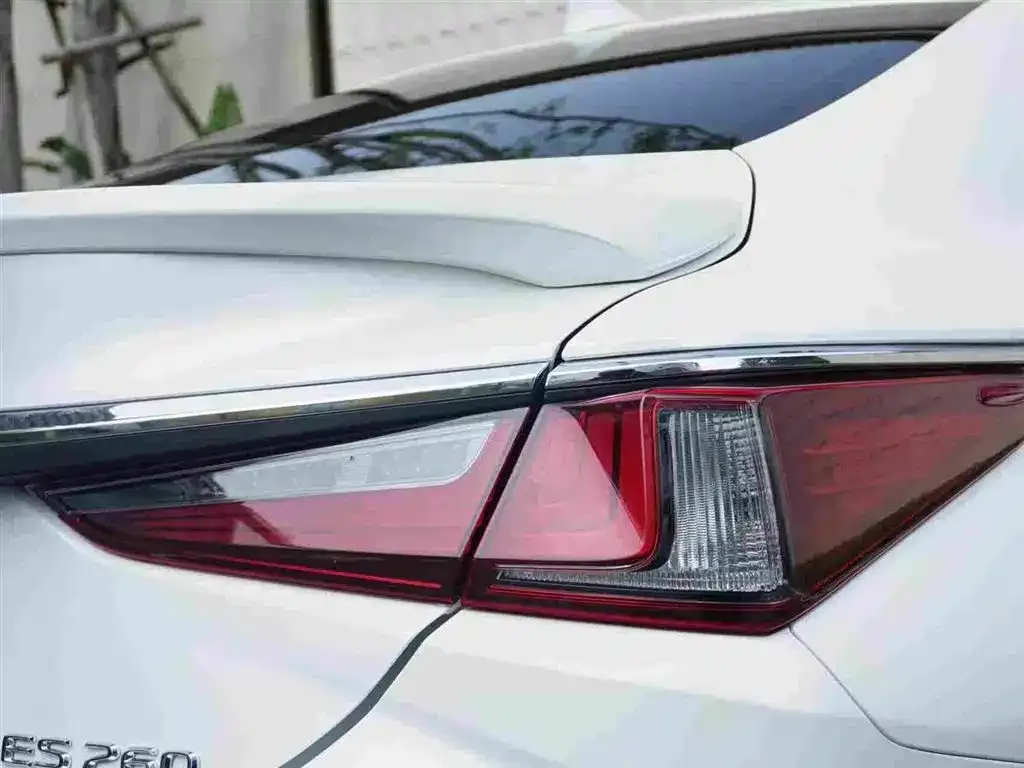 Lexus ES — фото 8