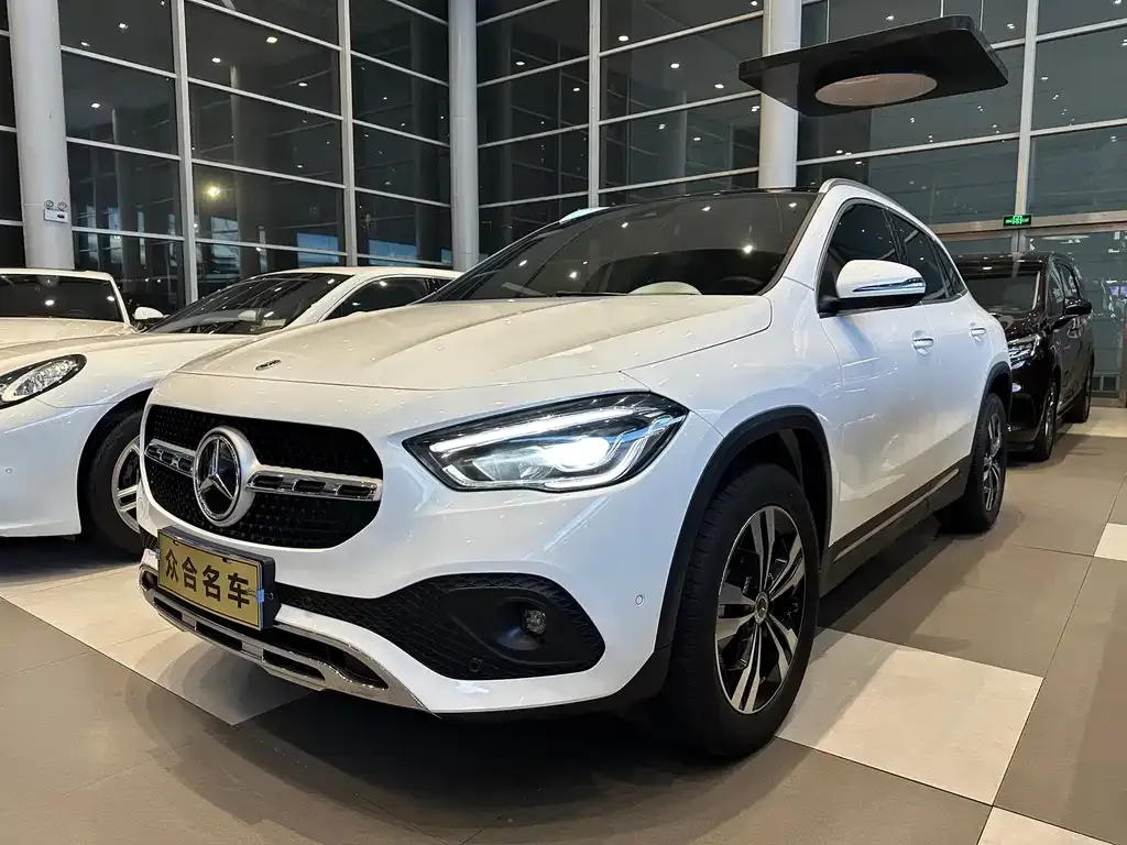 Mercedes-Benz GLA — фото 1
