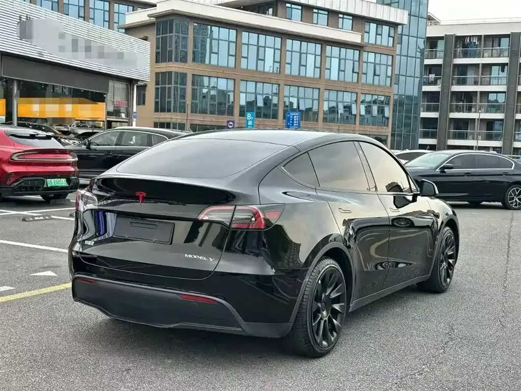Tesla Model Y — фото 7