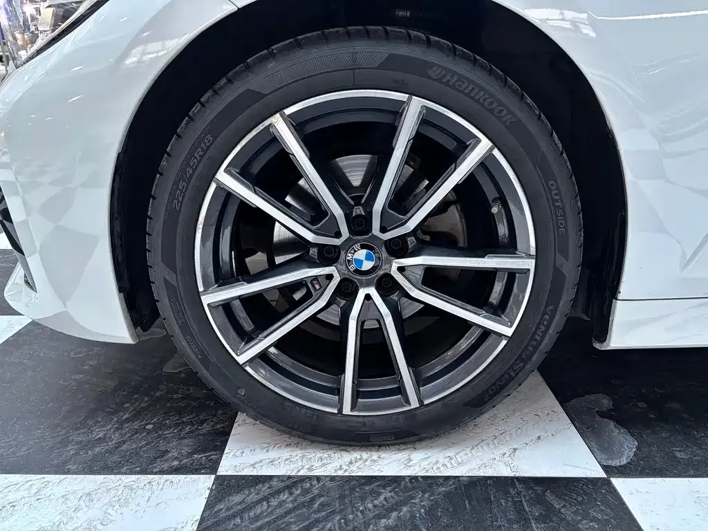 BMW 3 Series 2021 из CN, фото 10