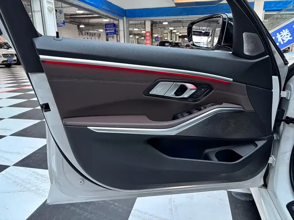 BMW 3 Series 2021 из CN, фото 6