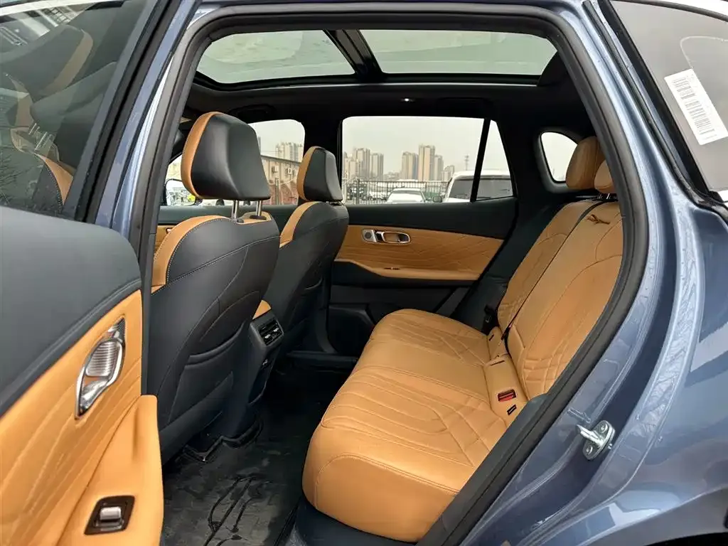 Geely 银河星舰7 — фото 3