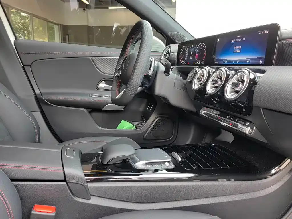 Mercedes-Benz A-Class 2023 из CN, фото 4