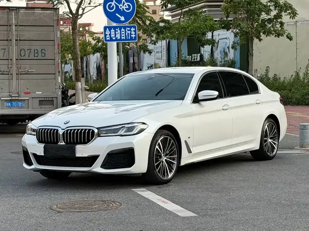BMW 5 Series — фото 1