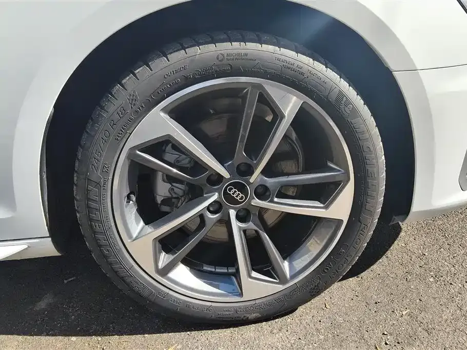 Audi A4L 2024 из CN, фото 7