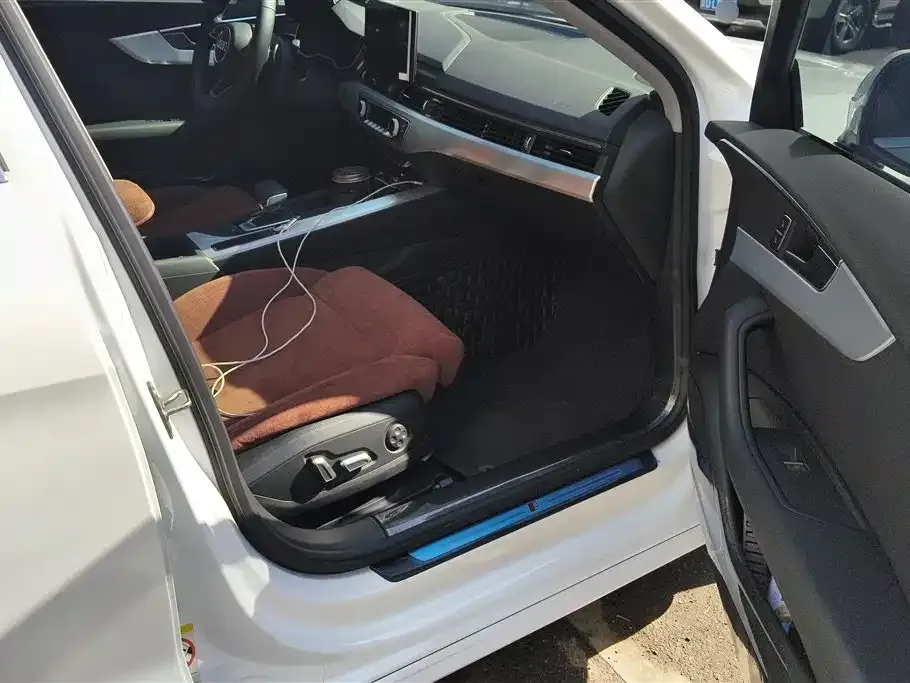 Audi A4L 2024 из CN, фото 4