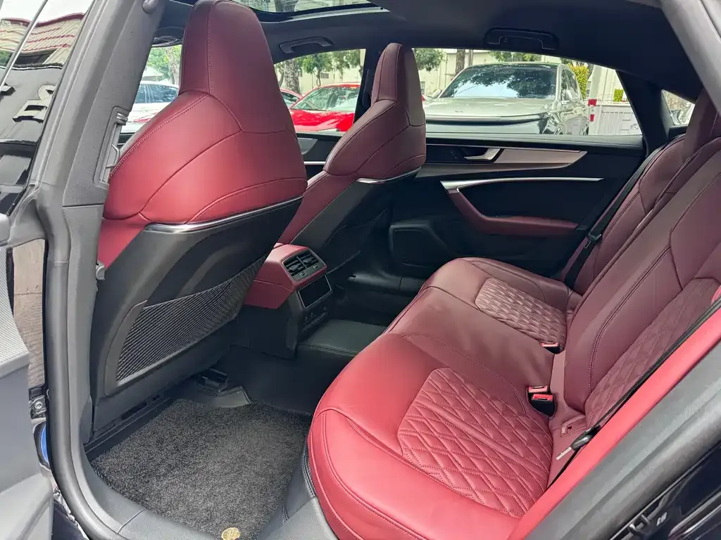 Audi A7L 2023 из CN, фото 3