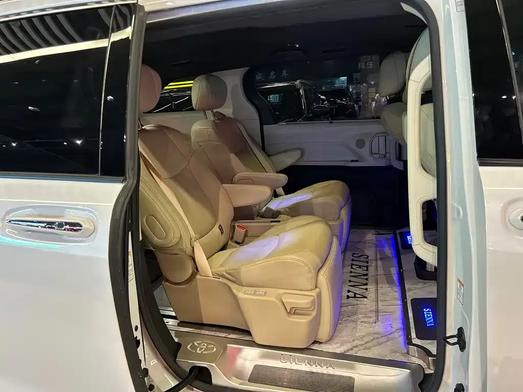Toyota Sienna 2022 из CN, фото 4