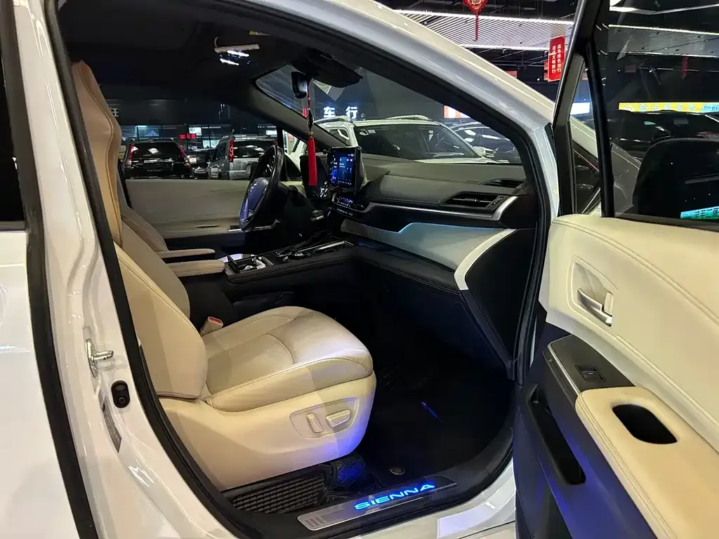 Toyota Sienna 2022 из CN, фото 6