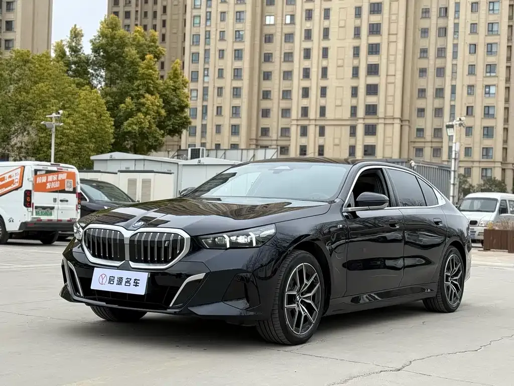 BMW i5 — фото 1