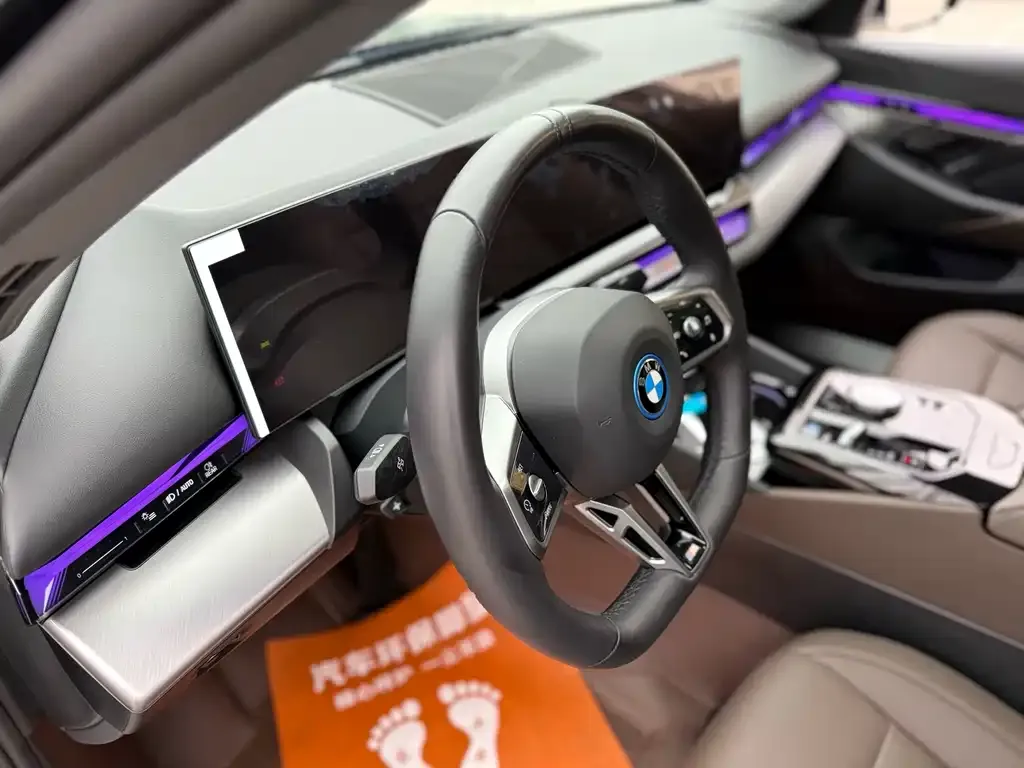 BMW i5 — фото 10