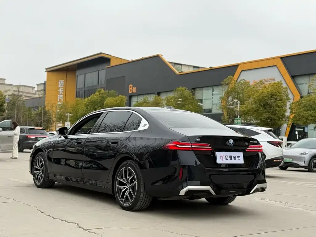 BMW i5 — фото 8