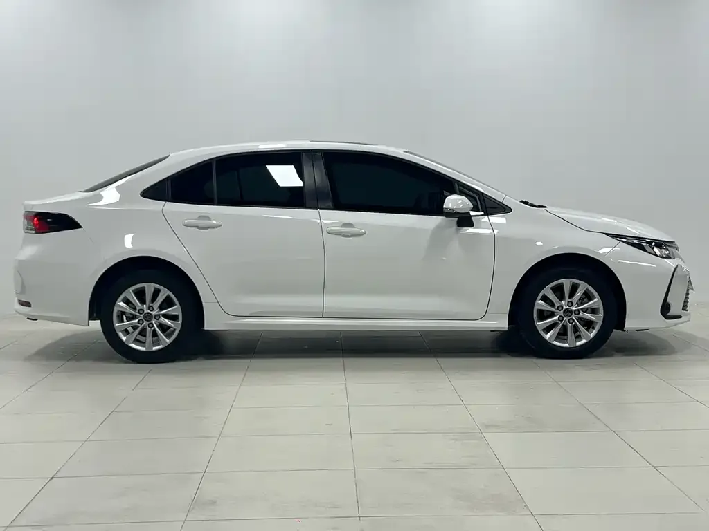 Toyota Corolla 2023 из CN, фото 2
