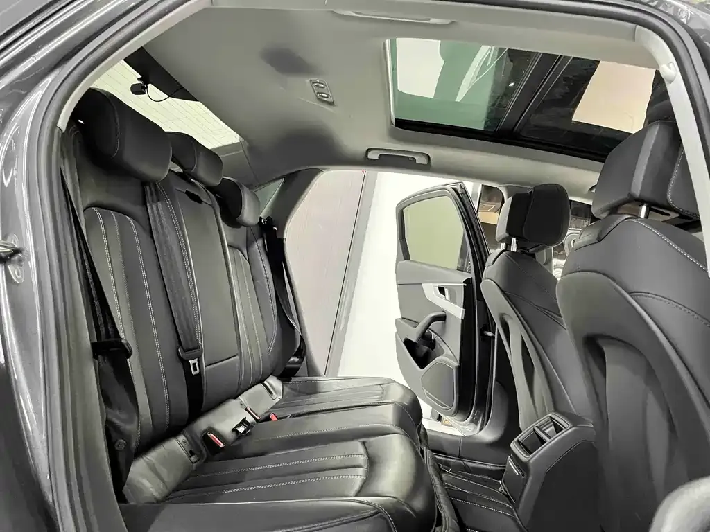 Audi A4L 2024 из CN, фото 4