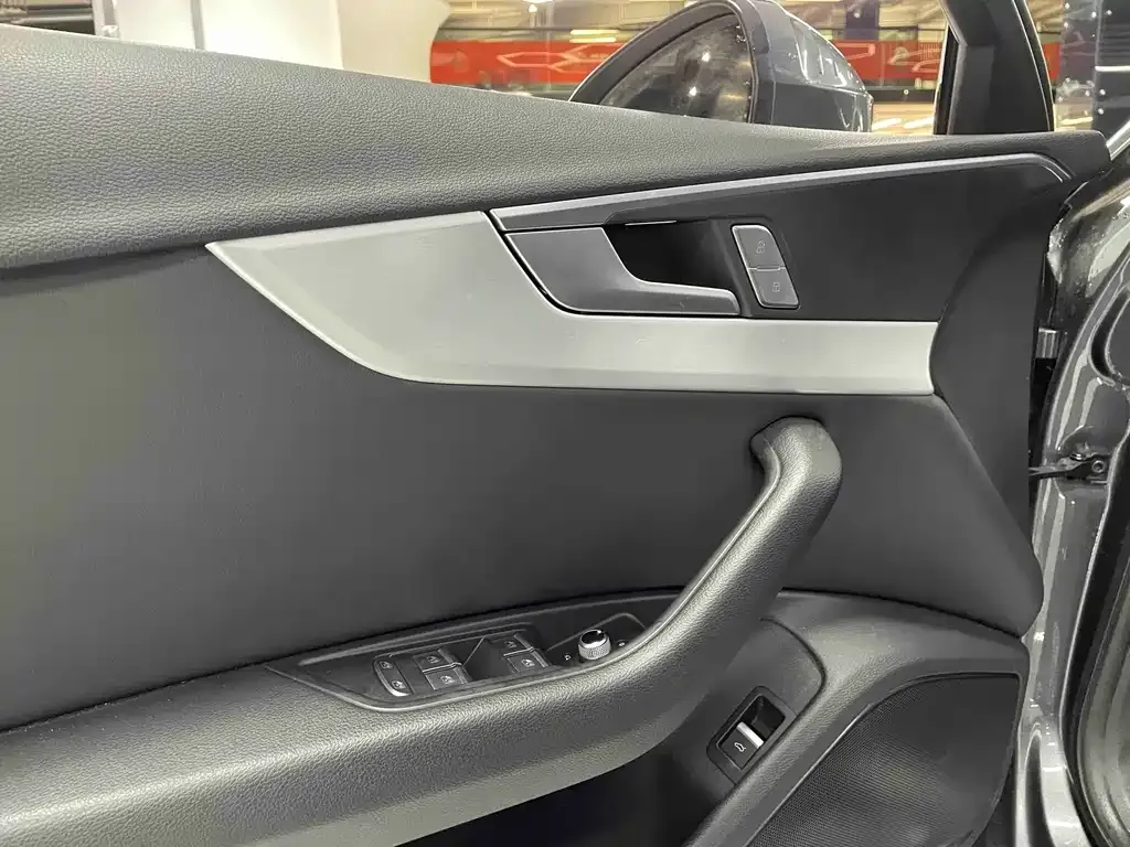 Audi A4L 2024 из CN, фото 8