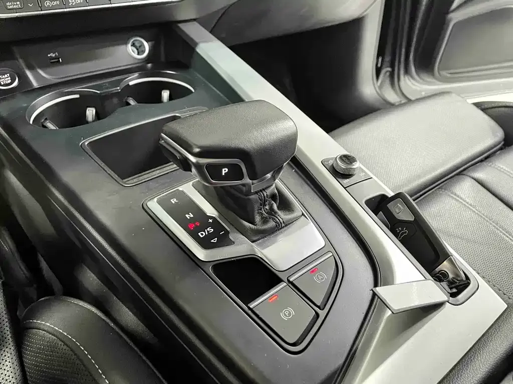 Audi A4L 2024 из CN, фото 2