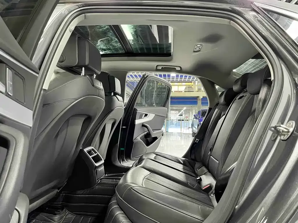 Audi A4L 2024 из CN, фото 9