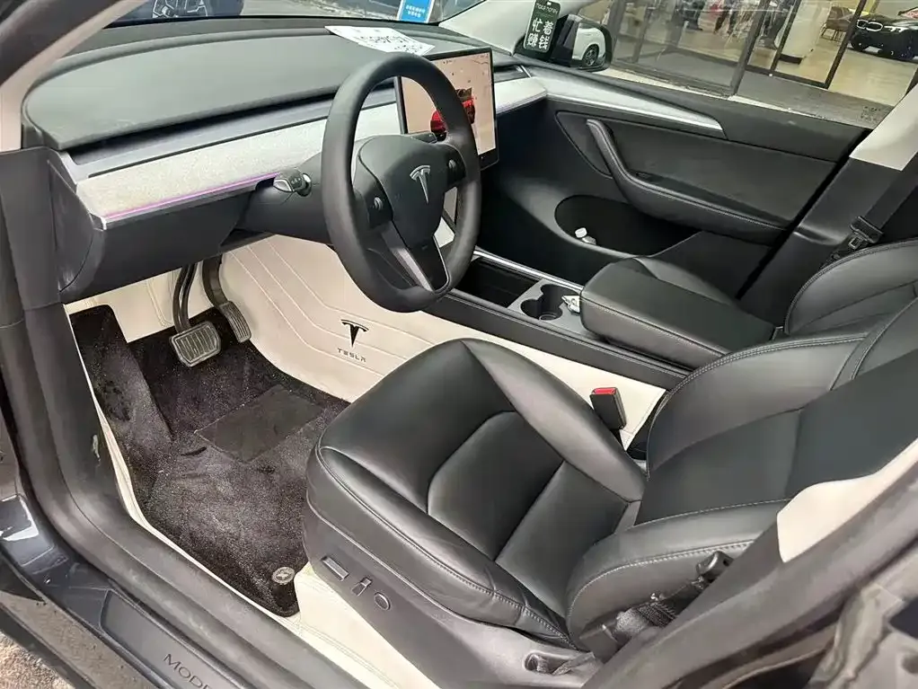 Tesla Model Y — фото 6