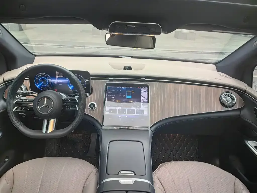 Mercedes-Benz EQE SUV — фото 4