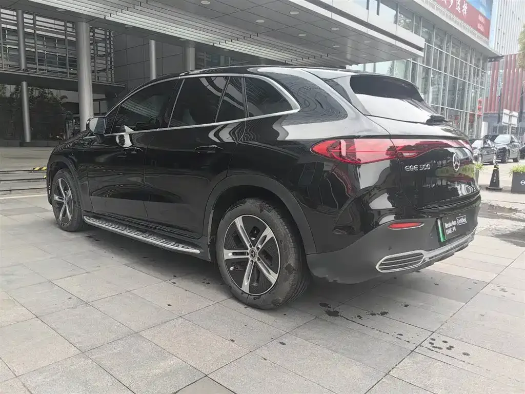 Mercedes-Benz EQE SUV — фото 6